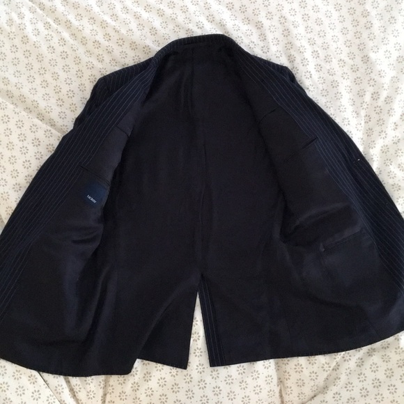 Hickey Freeman Navy Pinstripe suit jacket - 40R - Picture 2 of 5